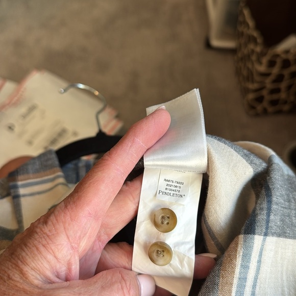 Pendelton Linen/Rayon Plaid button down Shirt Mens M Navy/Ceeam casual Western - Picture 7 of 9